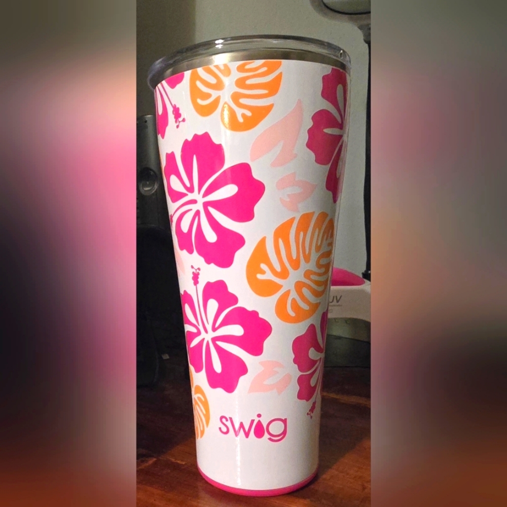 Swig Tropical 32 ounce Tumbler w/ lid NO SCRATCHES